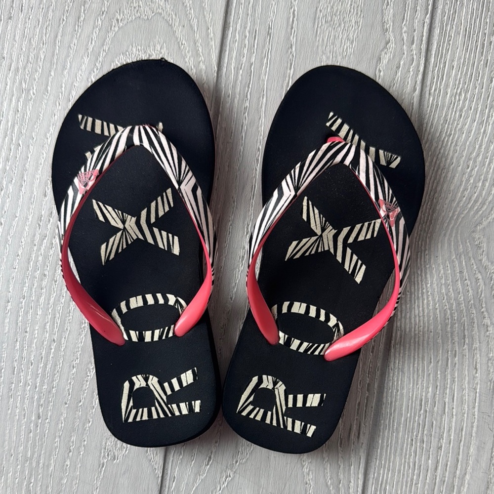 Toddlers Roxy flip flops size 11-12